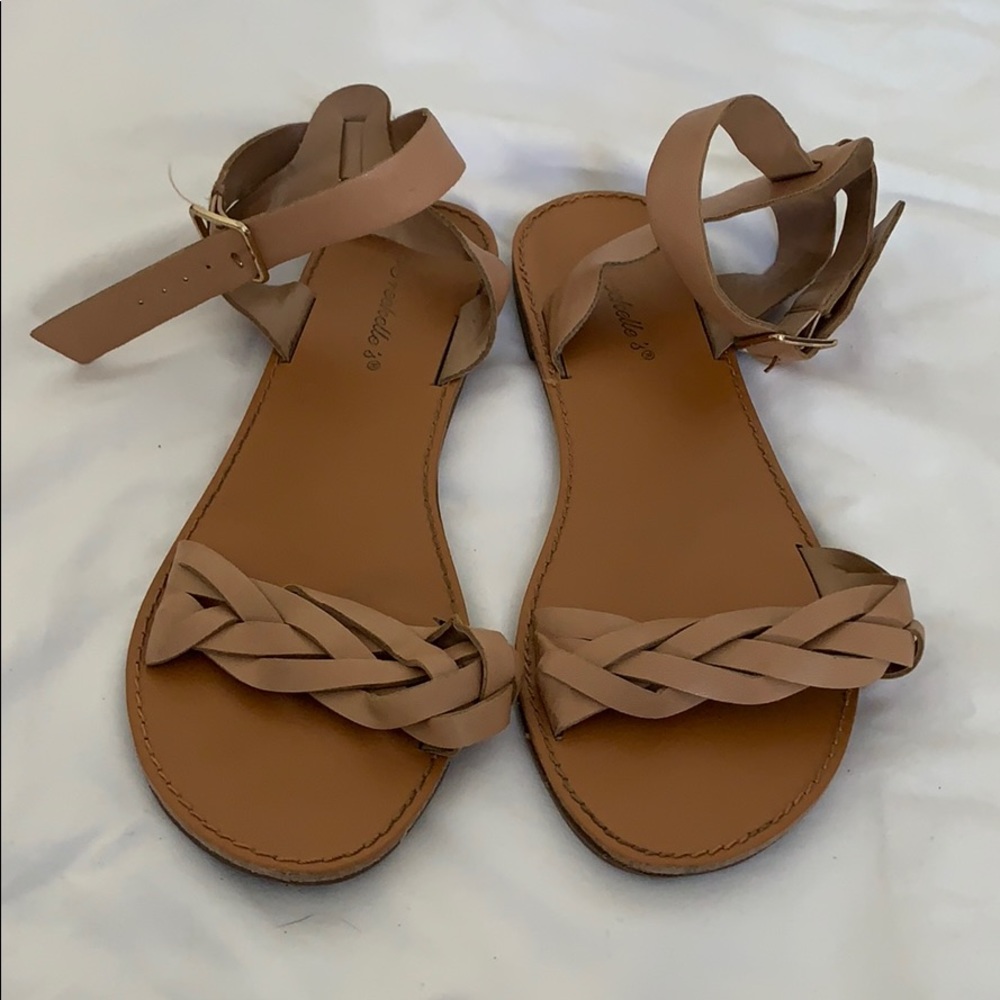 STRAPPY SANDLES